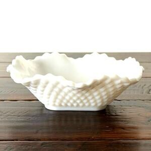 Vintage White Hobnail Milk Glass Bowl – Scalloped Ruffled Edge